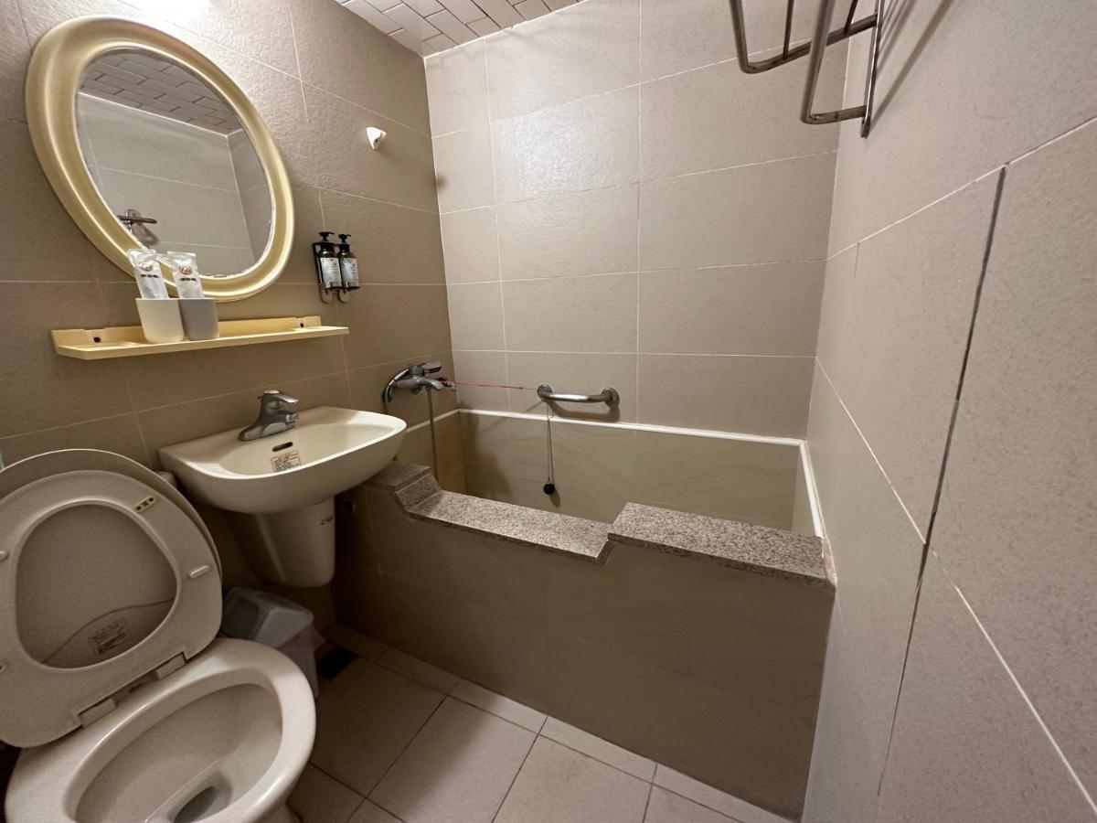ג'יאושי Ming Ren Hotspring Hotel מראה חיצוני תמונה