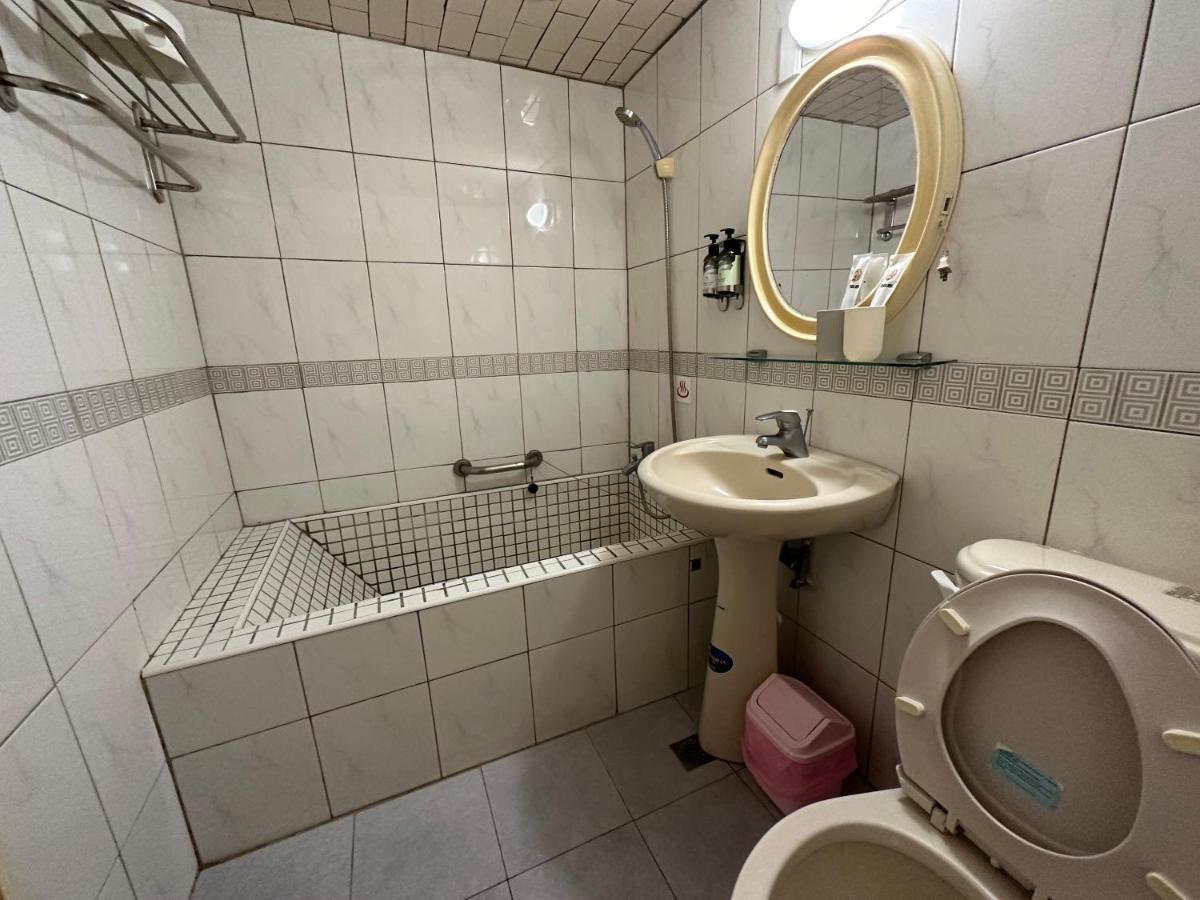 ג'יאושי Ming Ren Hotspring Hotel מראה חיצוני תמונה