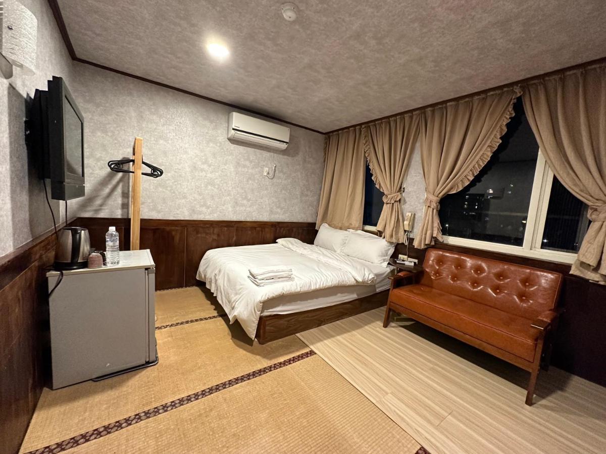 ג'יאושי Ming Ren Hotspring Hotel מראה חיצוני תמונה
