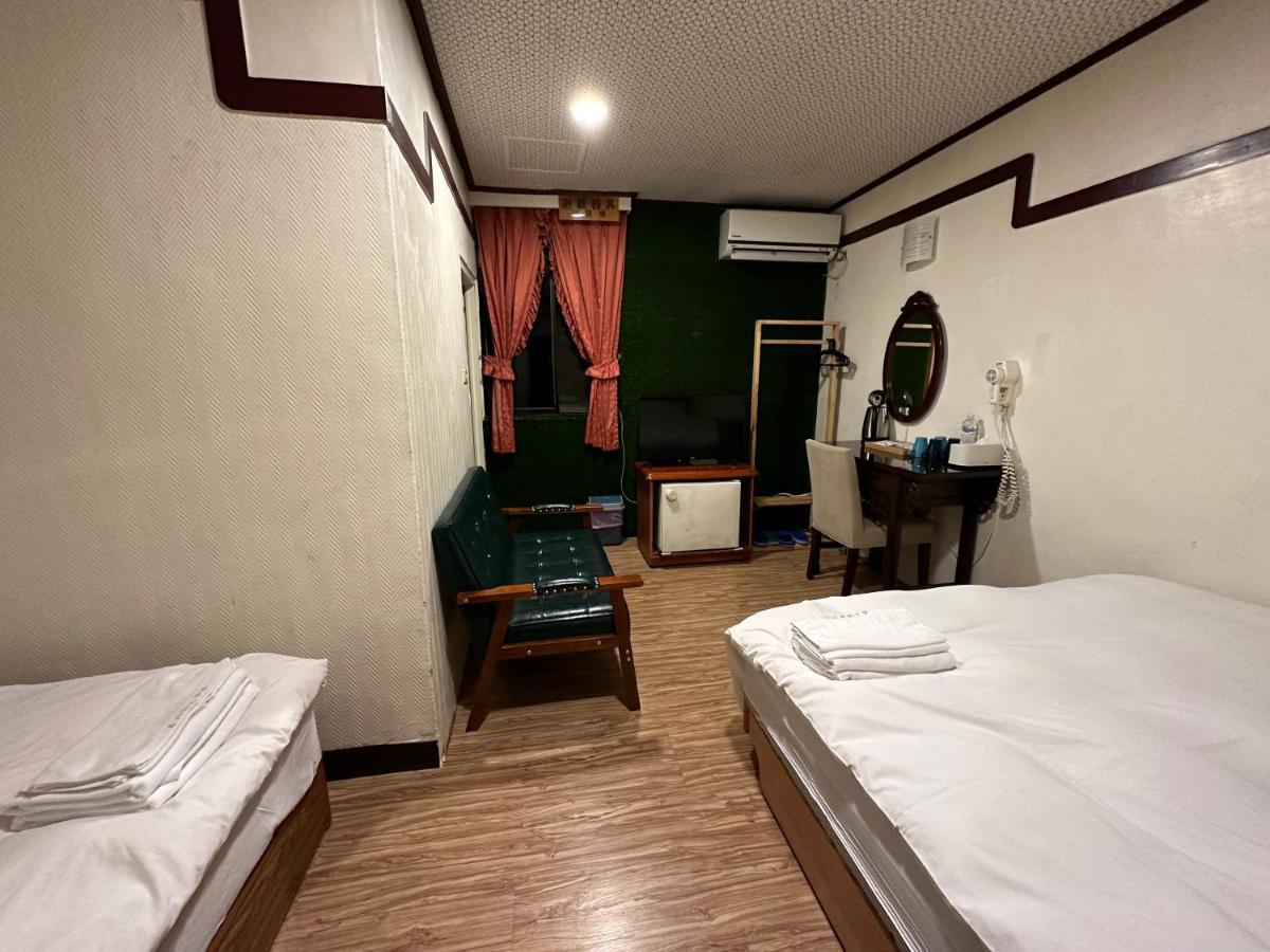 ג'יאושי Ming Ren Hotspring Hotel מראה חיצוני תמונה